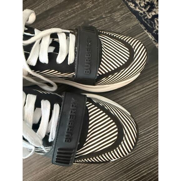 Burberry Men\'s Ramsey Zebra Low Top Sneakers Sz. 40 main image 8